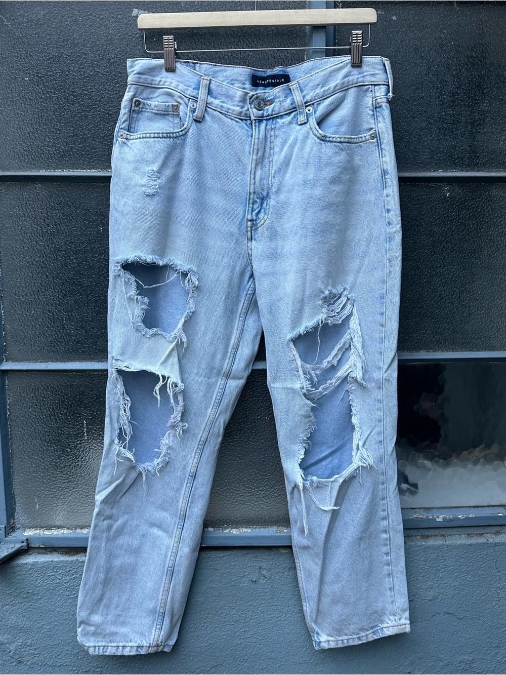 Aeropostale Mom Jeans Women’s 10 Light Wash Distressed Ripped High Rise Relaxed